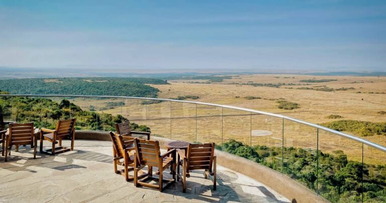 viewing-deck-serena-lodge-masai-mara